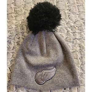 Women's Detroit Red Wings winter hat